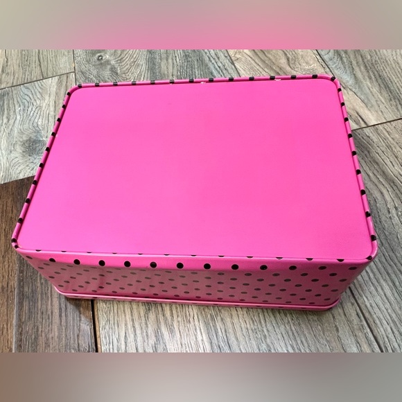 VS PINK VINTAGE TIN **COLLECTIBLE** - Picture 3 of 10